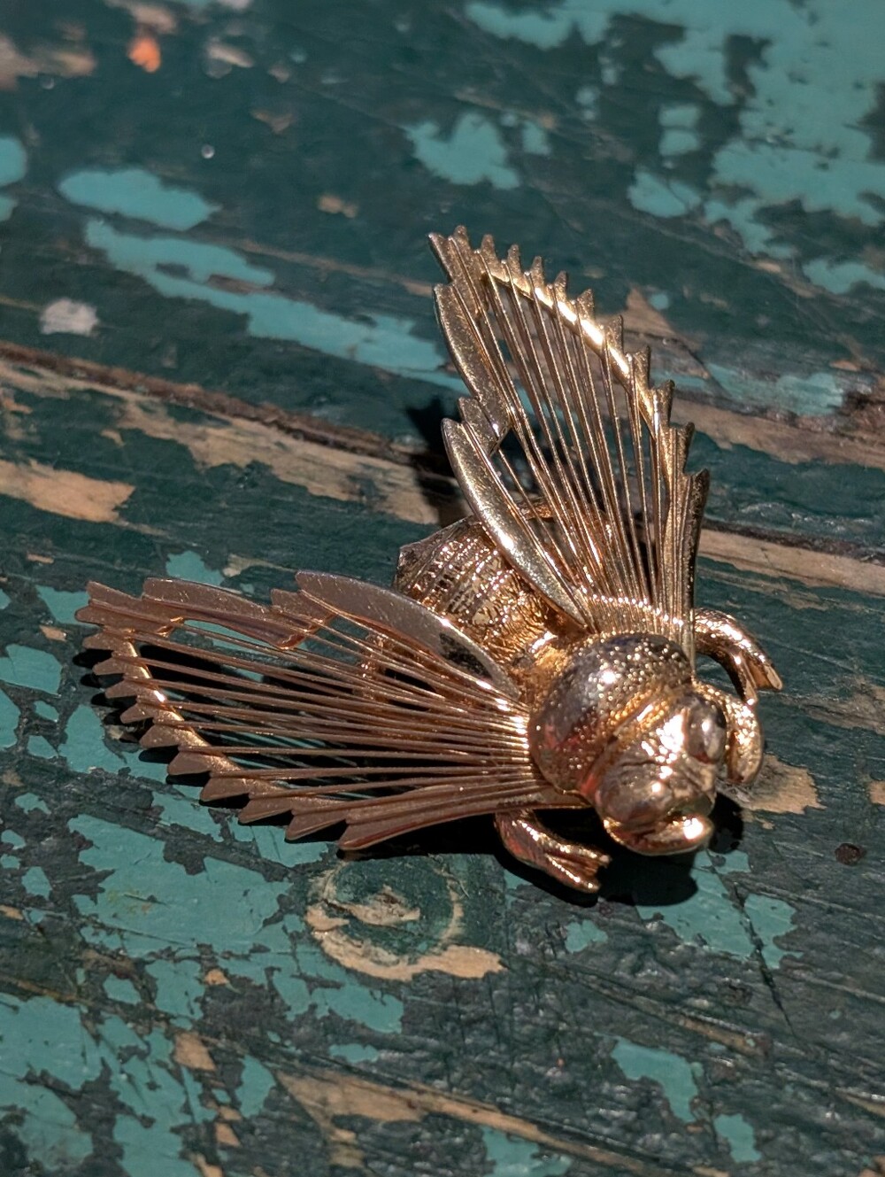 Vintage MONET Golden Bumble Bee Brooch Pin Figural Wire Wrapped Wings Bug Insect